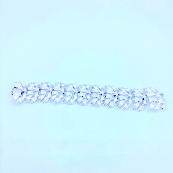 Vintage CORO Pegasus Silver Tone Textured Spiked Leaf Design Link Bracelet - Picture 6 of 9